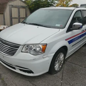 (#1) 2016 Chrysler Town and Country Mini-Van