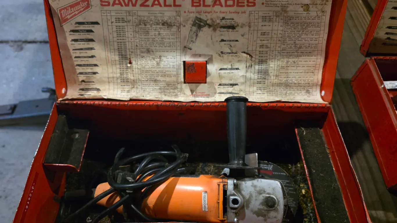 Black & Decker 4 1/2" Hand Grinder With Case
