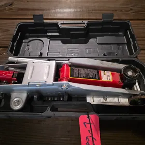 Larin 2 1/2-Ton Floor Jack In Case