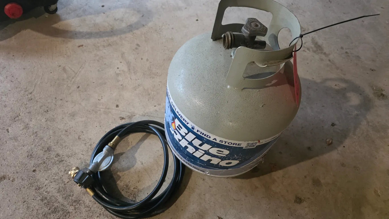 20 Lb Propane Cylinder And Quick-Attach Hose