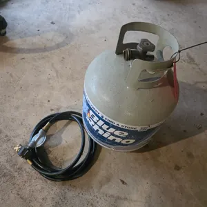 20 Lb Propane Cylinder And Quick-Attach Hose