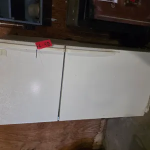Whirlpool Model ET18PK Refrigerator, 18.2 cu ft with Top Freezer