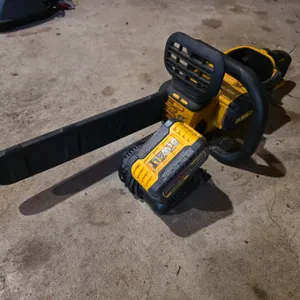 DeWalt 16" Chainsaw, Model DCCS670, 60V Brushless