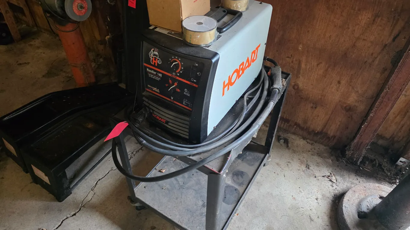 Hobart Handler 140 Wire-Feed Welder, 115-Volt, 25–140 Amp Output
