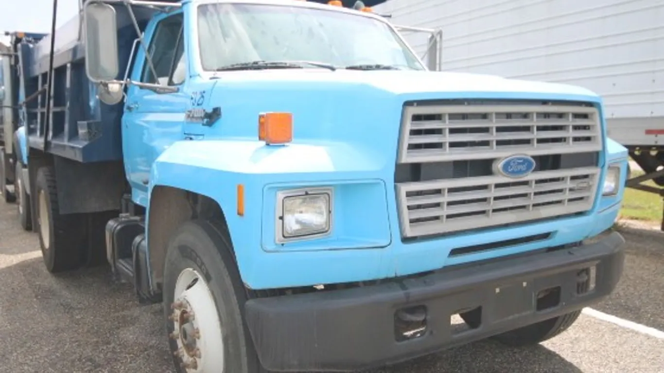 1992 Ford F700 Dump Truck