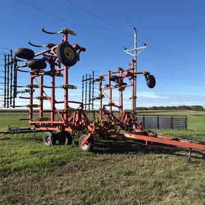 1222 - Bourgault 9200 Chisel Plow