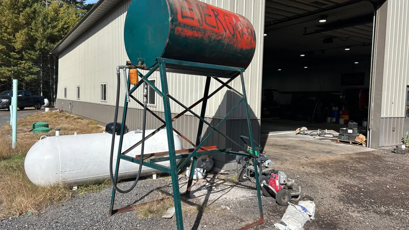 275 GAL Fuel Tank W/ Stand