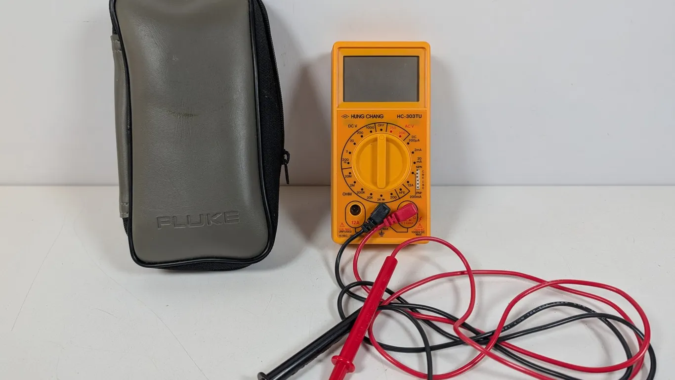 Hung Chang HC-303TU Multimeter with Fluke Case
