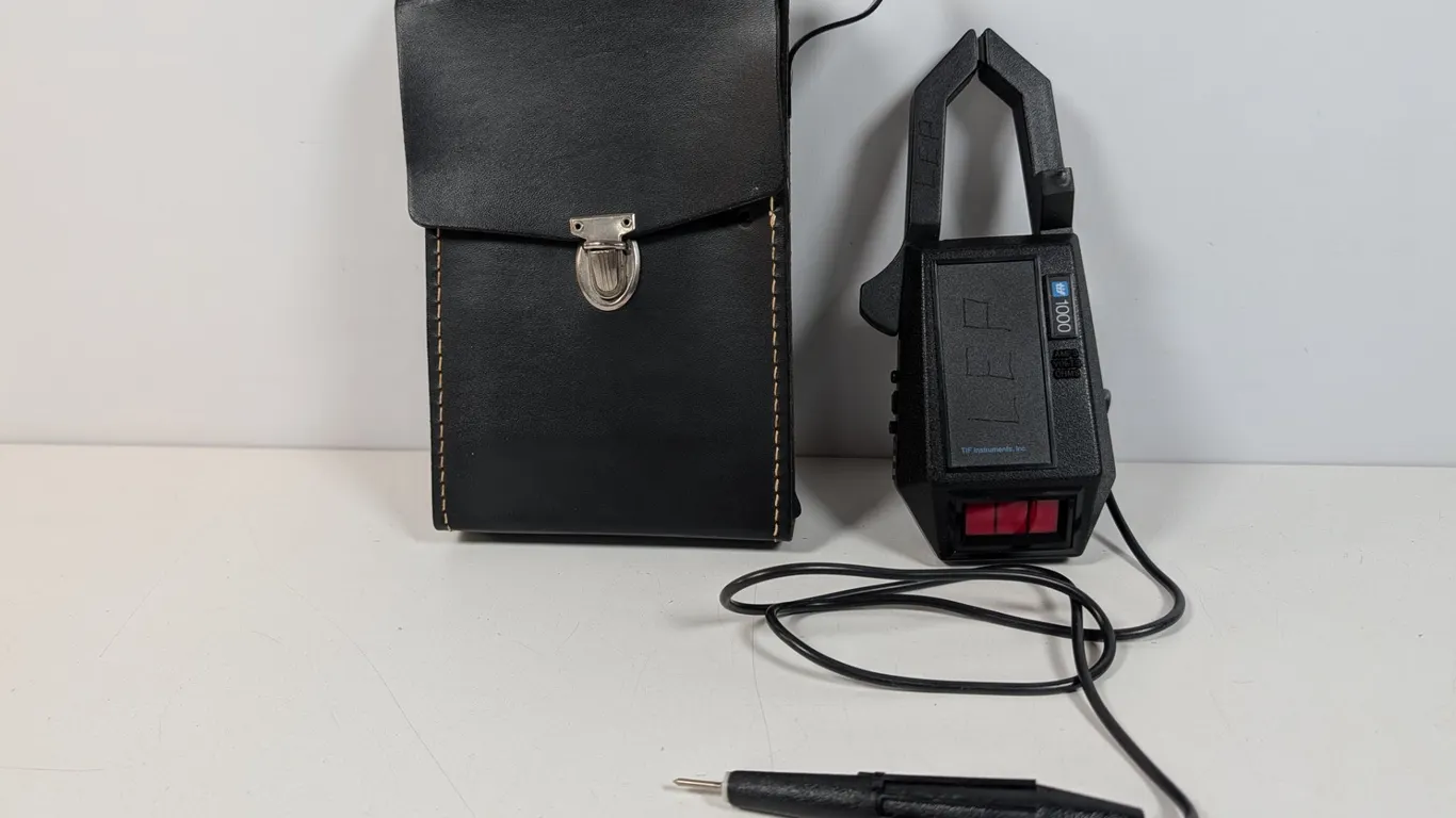TIF Instruments 1000 Clamp Multimeter with Case