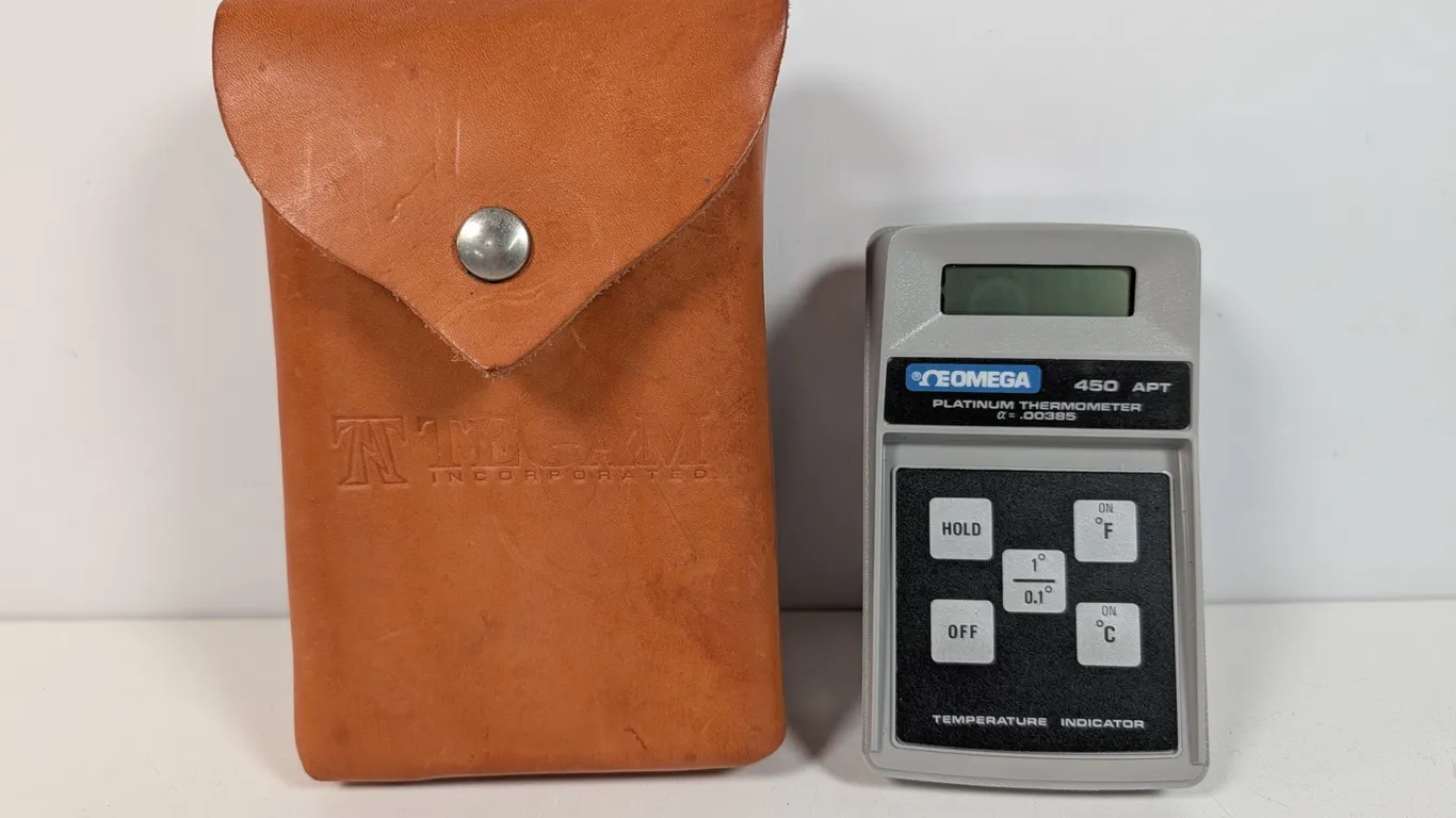 OMEGA 450 APT Platinum Thermometer with Leather Case