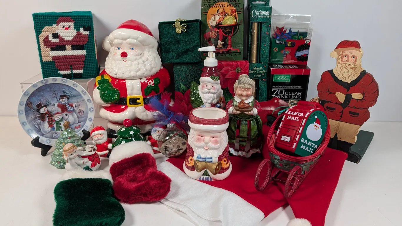 Mixed Lot of Christmas Decorations and Decor