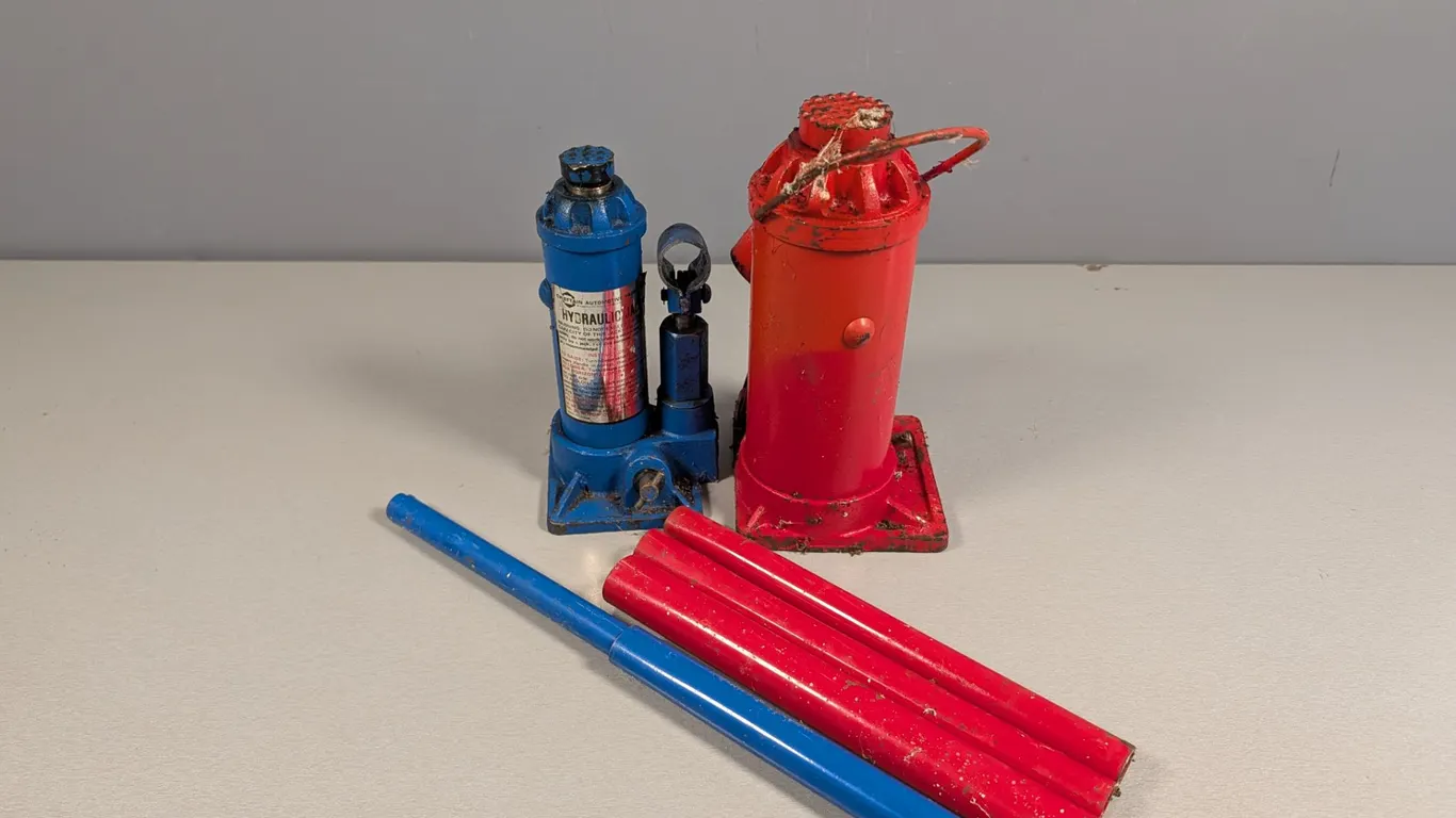 Chieftain Automotive and Unbranded Hydraulic Bottle Jacks