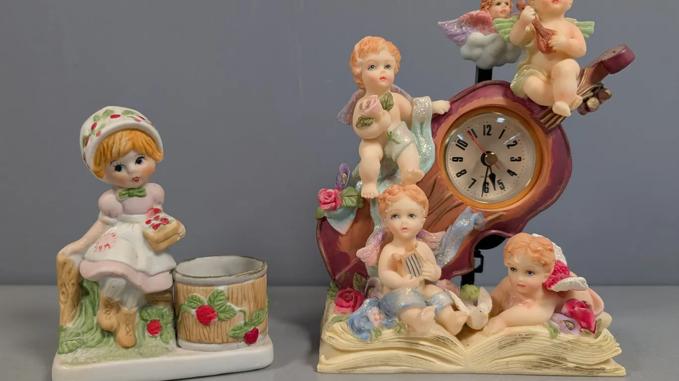 Jasco Strawberry Patches Figurine and Cherub Figural Clock