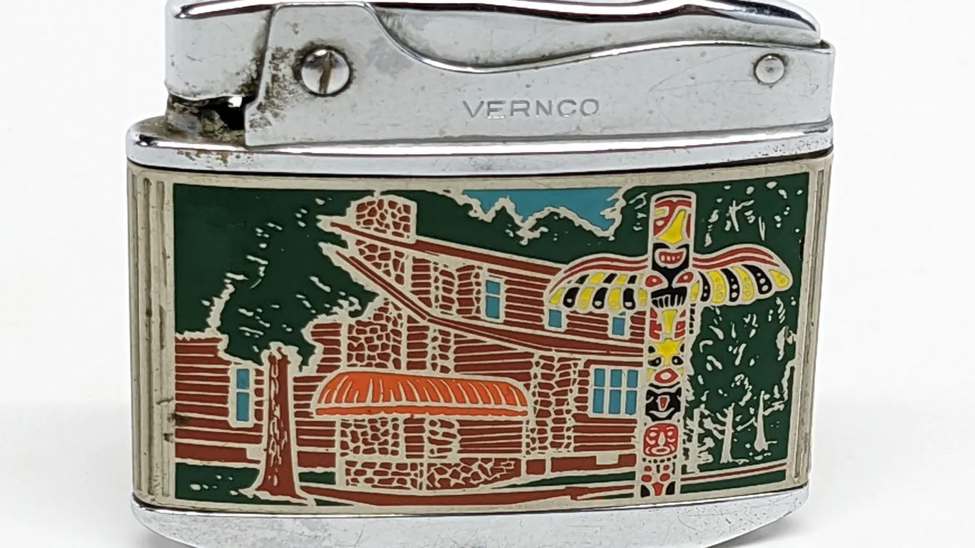MOORE'S TOTEM POLE LODGE & RESORT LAKE KABETOGAMA RAY MINNESOTA VERNCO CIGARETTTE LIGHTER
