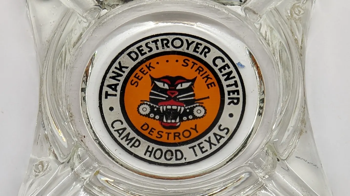 GLASS ASHTRAY TANK DESTROYER CENTER CAMP HOOD TEXAS