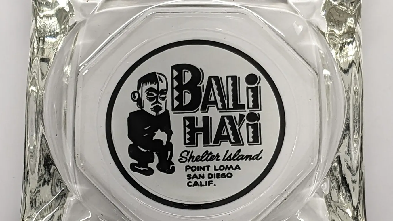 GLASS TIKI ASHTRAY BALI HA'I SHELTER ISLAND POINT LOMA SANDIEGO CALIFORNIA
