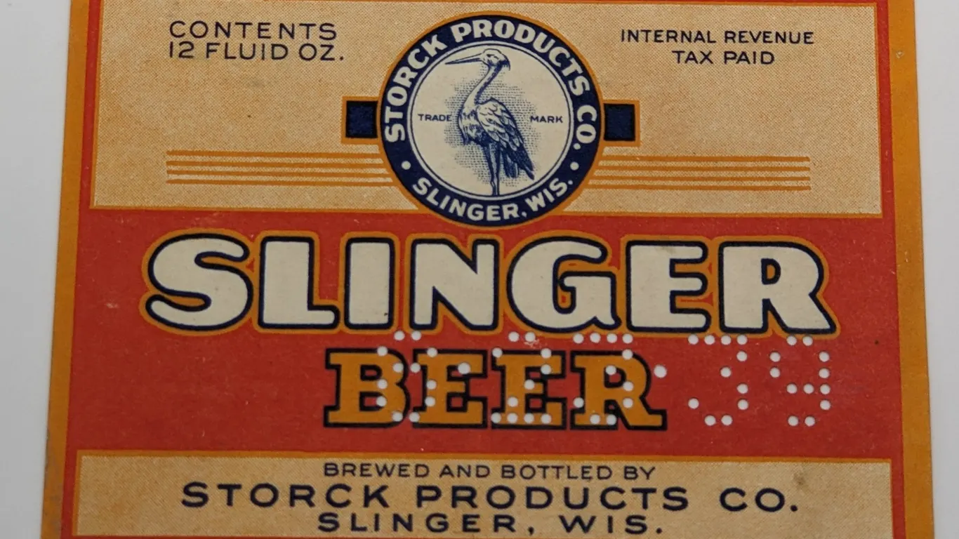 IRTP 12 OZ BOTTLE LABEL SLINGER BEER STORCK PRODUCTS CO WISCONSIN