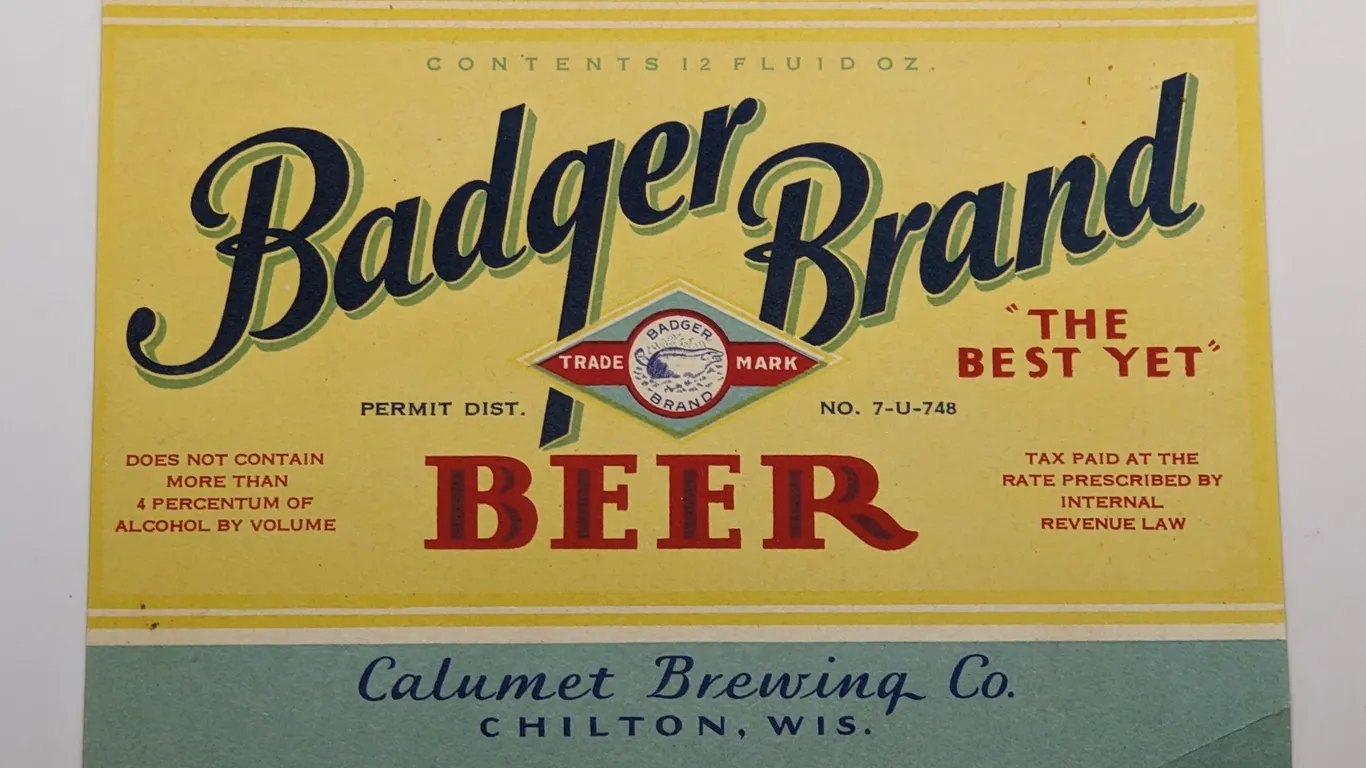 U-PERMIT 12 OZ BOTTLE LABEL BADGE BRAND BEER CALUMET BREWING CHILTON WISCONSIN