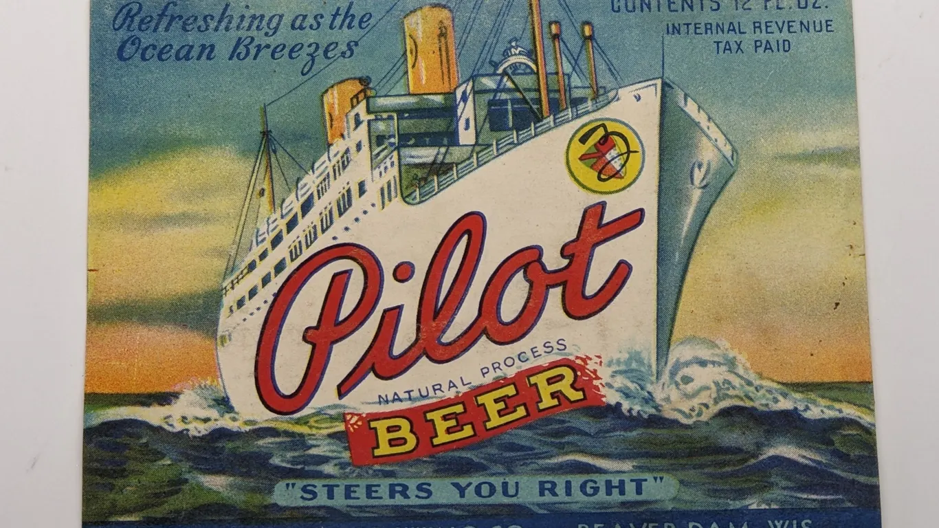 IRTP 12 OZ BOTTLE LABEL PILOT BEER LOUIS ZIEGLER BREWING BEAVER DAM WISCONSIN