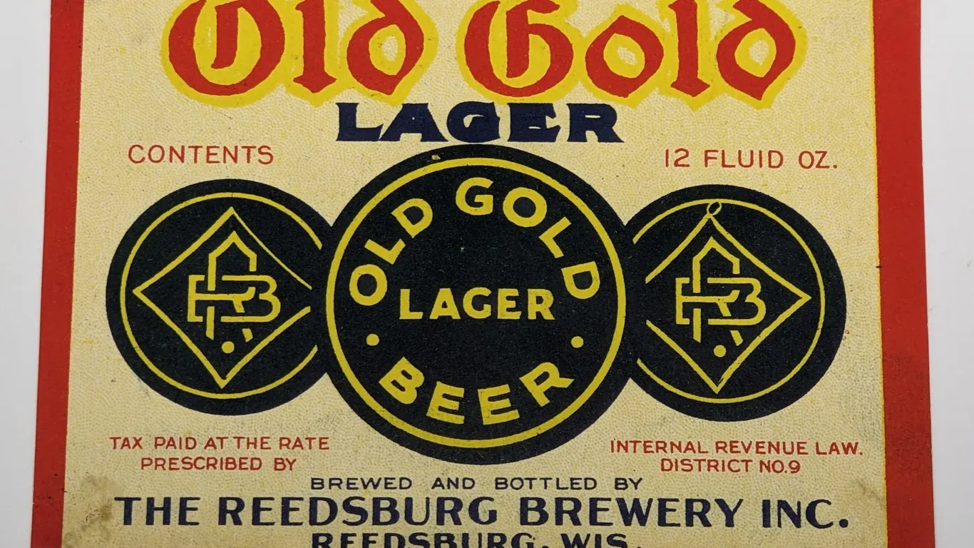 TAX PAID 12 OZ BOTTLE LABEL OLD GOLD LAGER BEER REEDSBURG WISCONSIN
