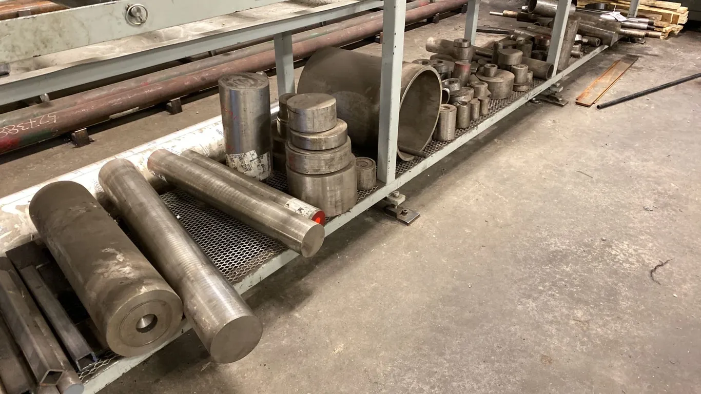 GROUP LOT OF STAINLESS STEEL OFFCUTS. BAR STOCK UP TO 7" DIAMETER, TUBING UP TO 14" DIAMETER