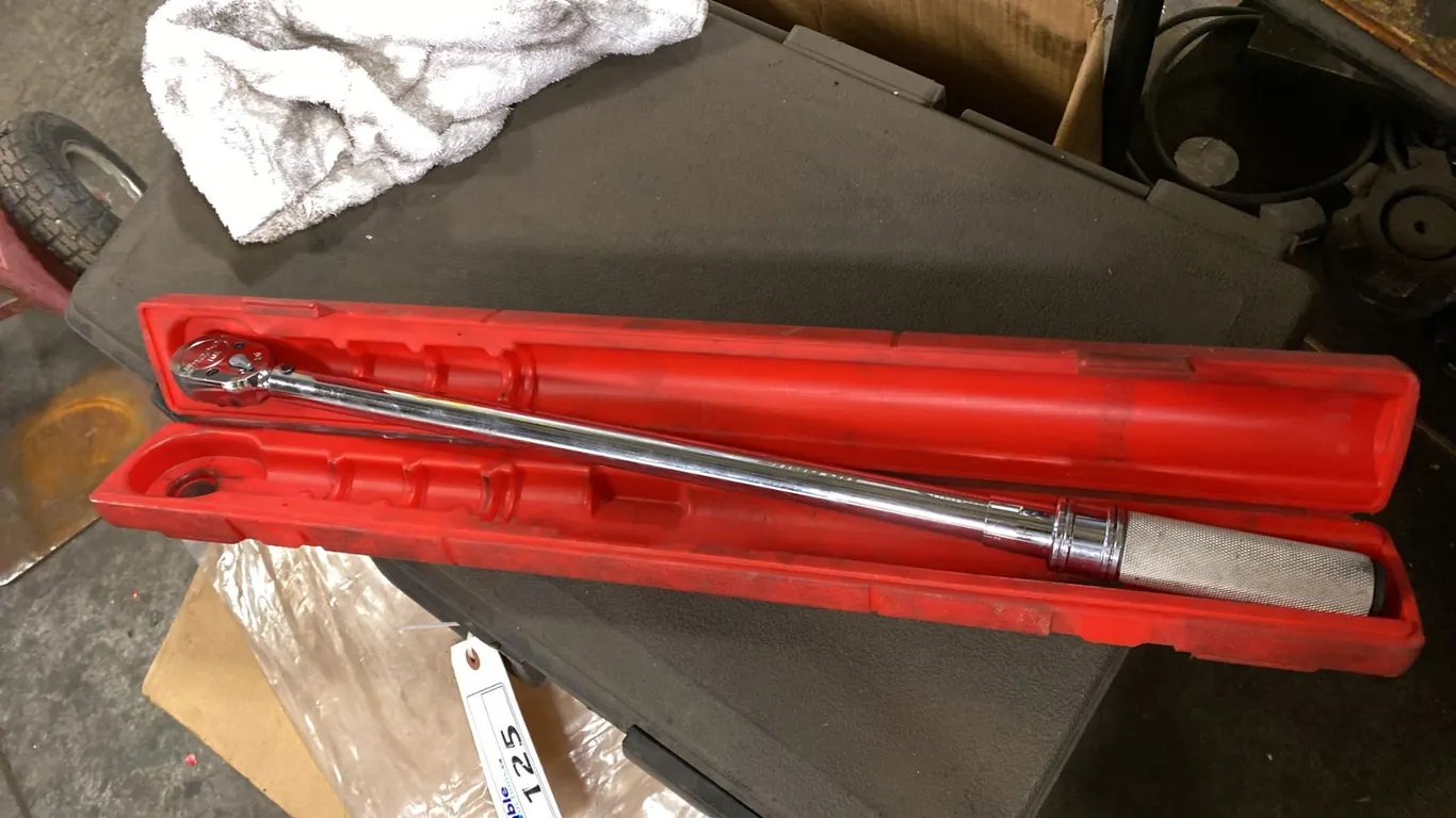 SNAP-ON 1/2" TORQUE WRENCH. UP TO 250 FT LBS