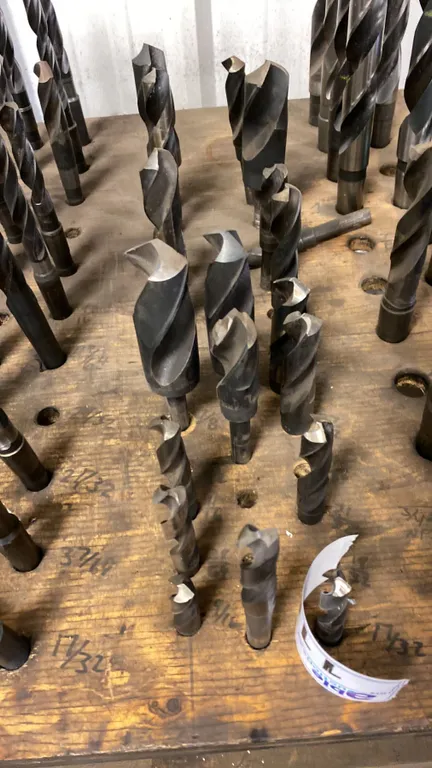 GROUP OF STRAIGHT SHANK DRILL BITS. APPROX 20 PCS UP TO 1 3/8"