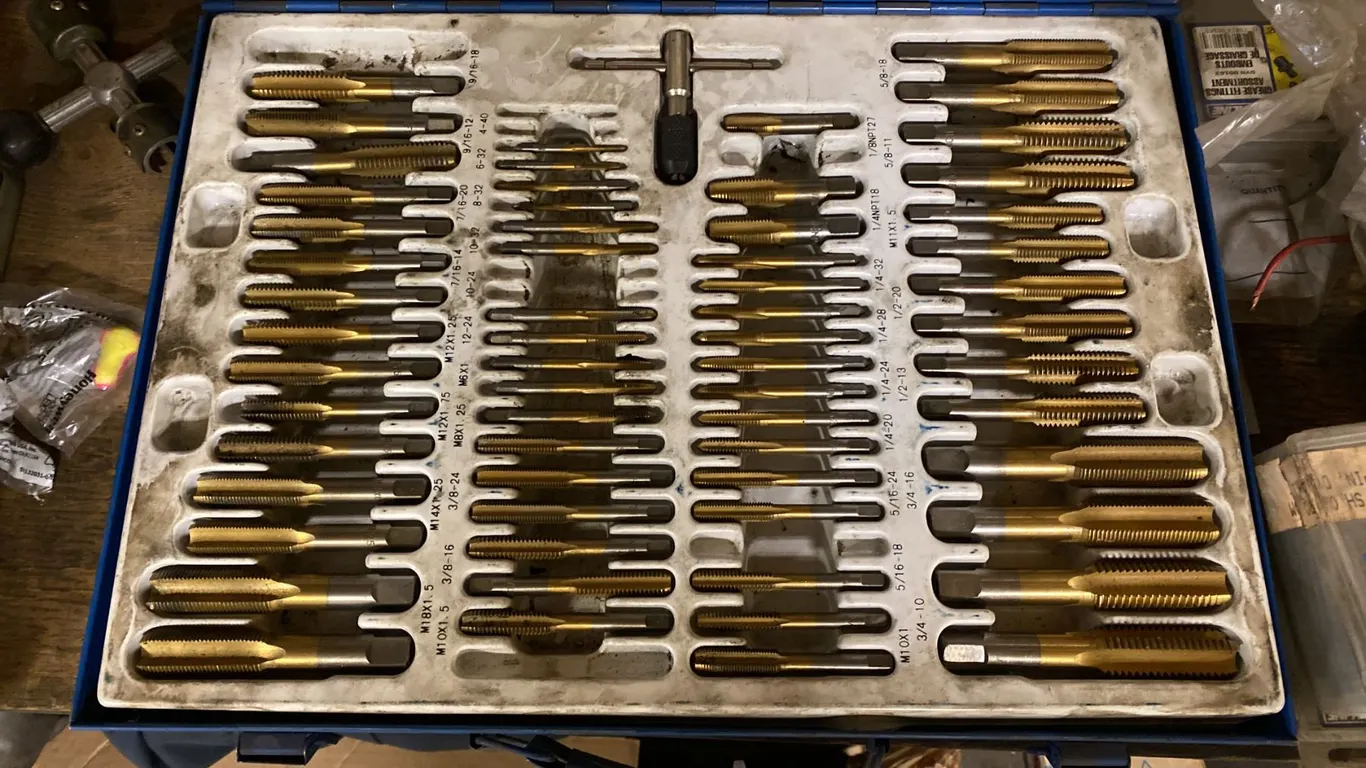 WESTWARD TAP SET. UP TO 3/4" AND 18MM. FEW PIECES MISSING