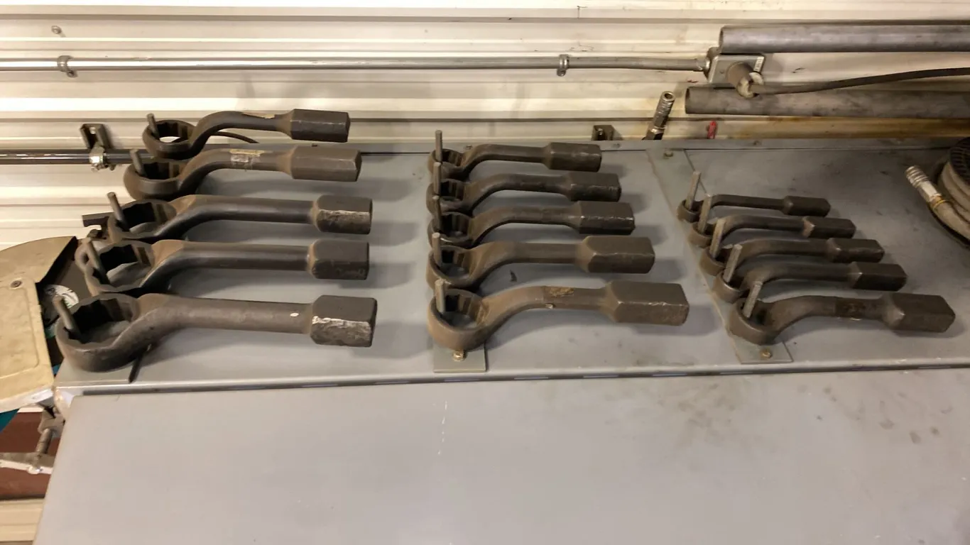 SET OF HAMMER WRENCHES. 1 1/8"-3 1/8"