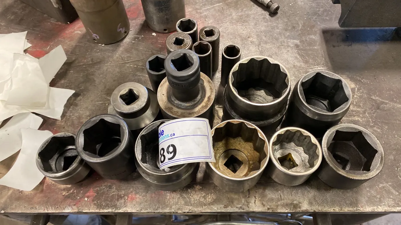 ASST S.A.E. SOCKETS. 10 PCS 3/4" DRIVE 6 PCS 1/2" DRIVE