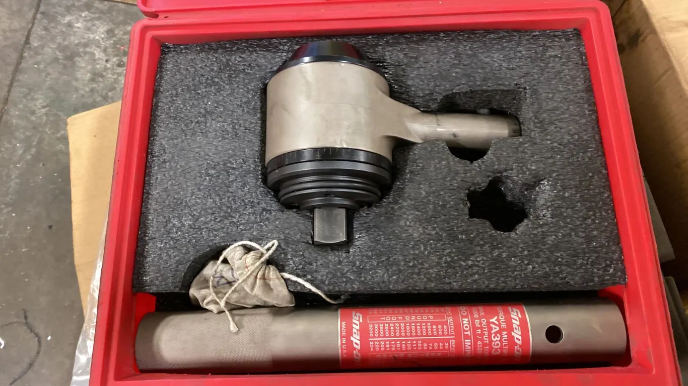 SNAP-ON TORQUE MULTIPLIER MODEL YA393. RATED UP TO 3,200 FOOT LBS