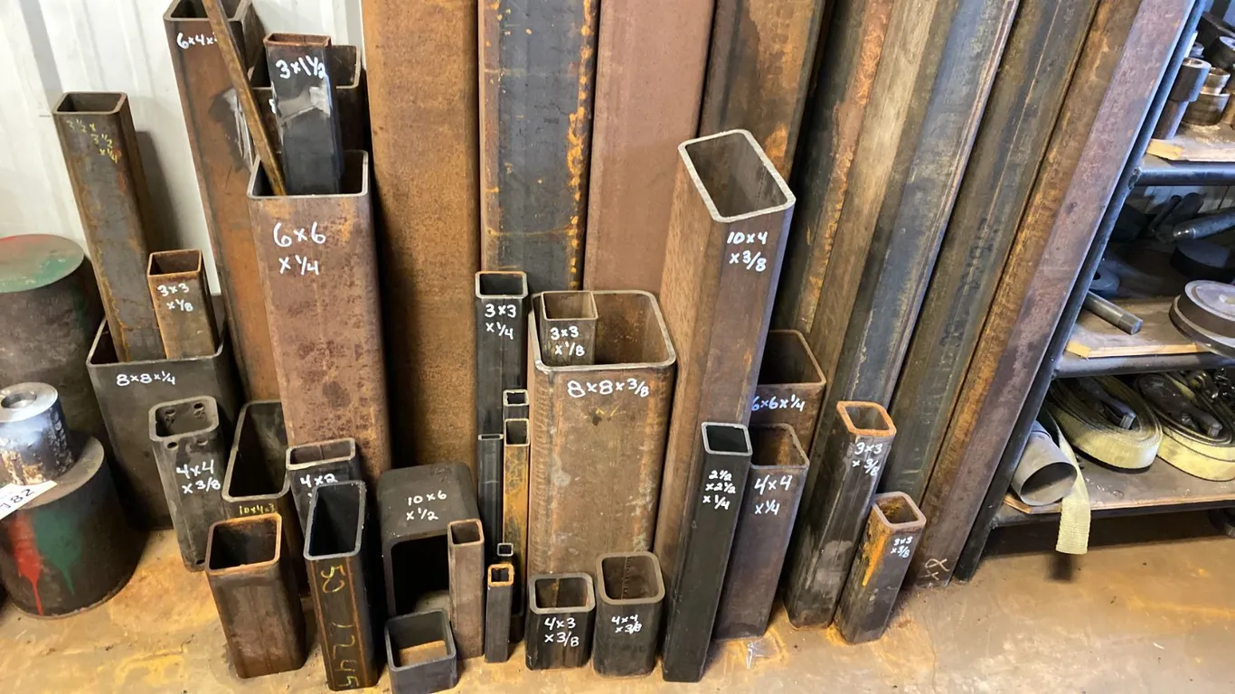 ASST LENGTHS OF COLD ROLLED TUBING. SOME SIZES INDICATED IN PHOTOS