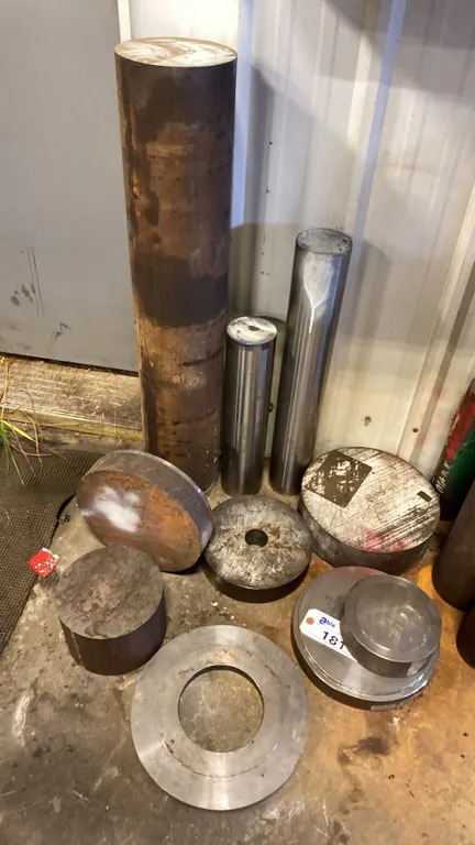 4140 STAINLESS ROUND STOCK. 7"X3', 4"X15", 3"X60" TOTAL
