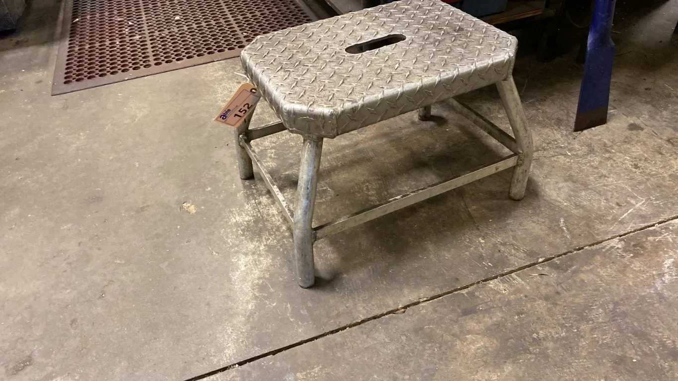 ALUMINUM HEAVY DUTY STEP STOOL