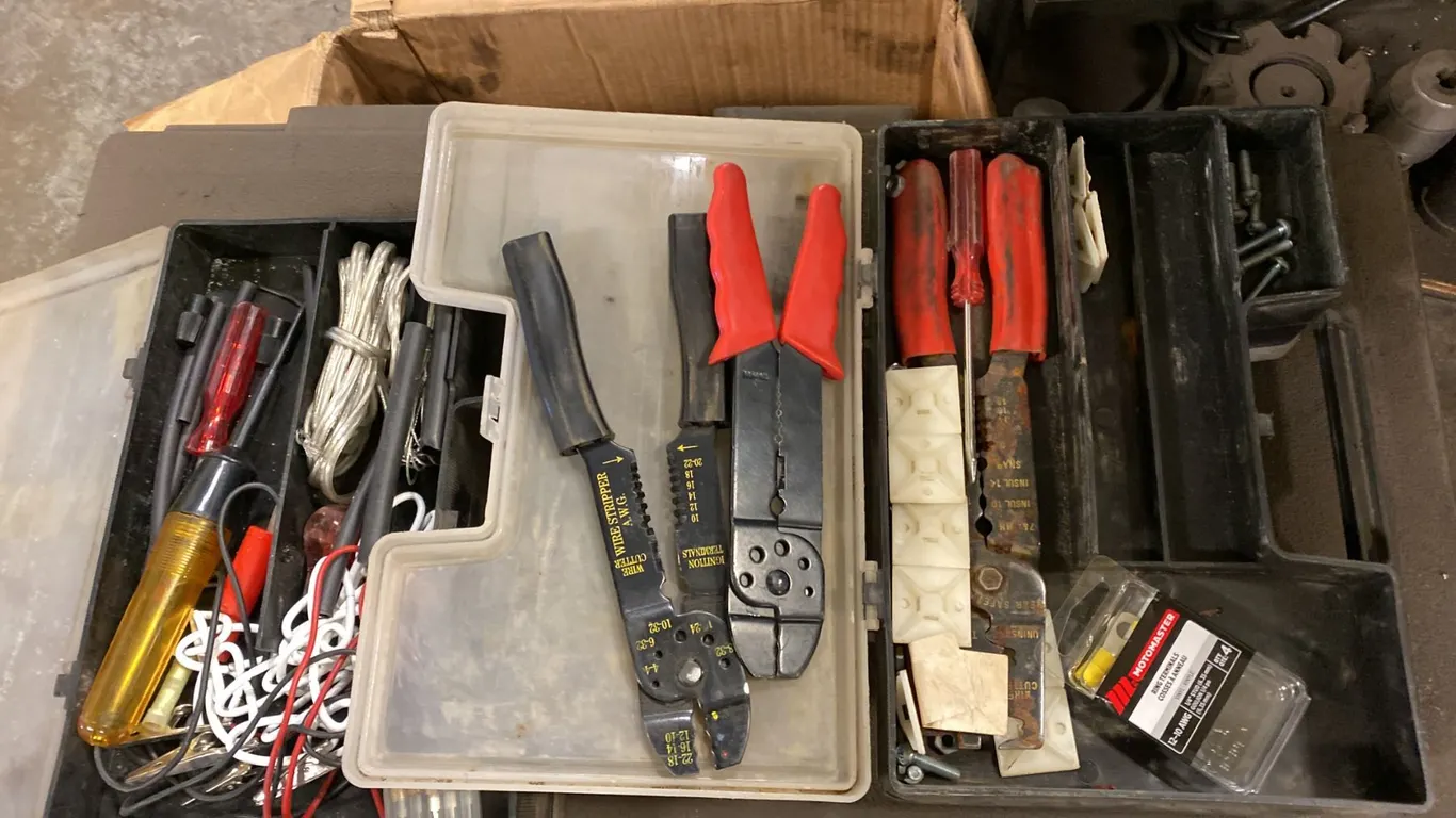 2 X WIRING KITS AS SHOWN IN PHOTOS