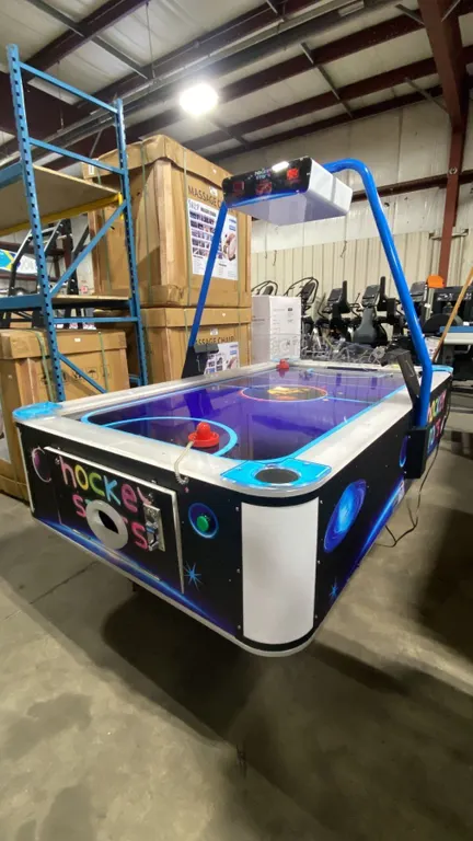 HOCKEY STARS COMMERCIAL COIN OPERATED MOBILE AIR HOCKEY TABLE WITH OVERHEAD DIGITAL DISPLAY