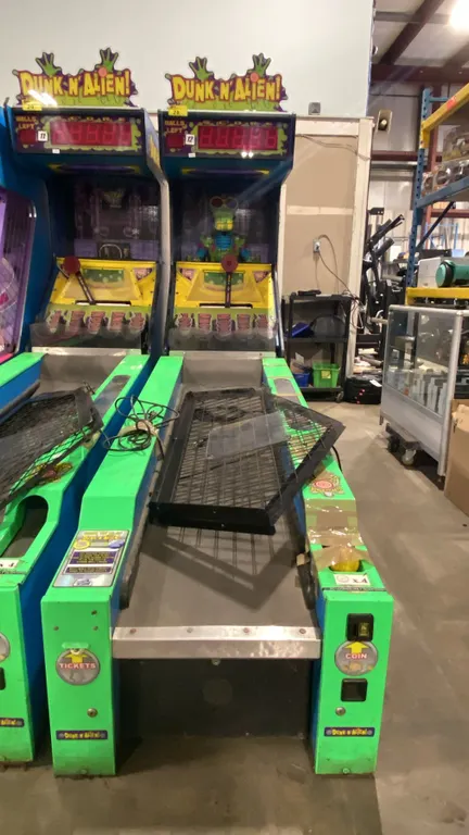 ICE GAMES DIGITAL DUNK 'N' ALIEN SKEE-BALL COMMERCIAL COIN OPERATED ARCADE REDEMPTION MACHINE