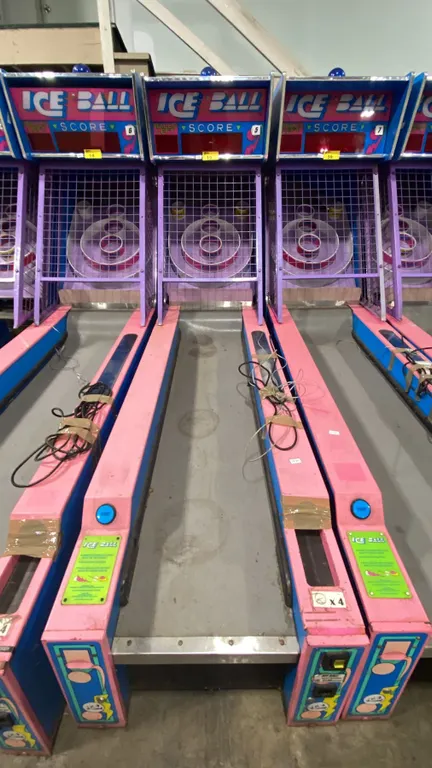 ICE BALL DIGITAL SCORE BOARD SKEE-BALL COMMERCIAL COIN OPERATED ARCADE REDEMPTION MACHINE