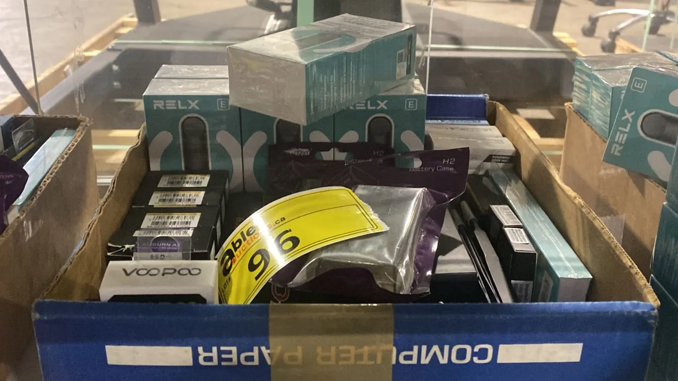 BOX OF ASSORTED VAPES & VAPING PRODUCTS