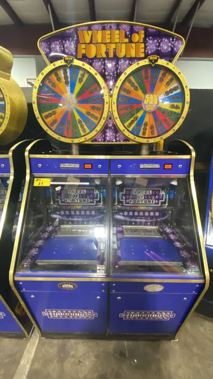 ICE GAMES WHEEL OF FORTUNE COMMERCIAL COIN OPERATED ARCADE TOKEN REDEMPTION MACHINE