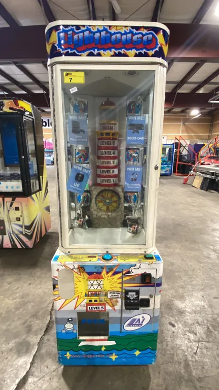 LAI GAMES LIGHTHOUSE COMMERCIAL COIN OPERATED ARCADE PRIZE REDEMPTION MACHINE