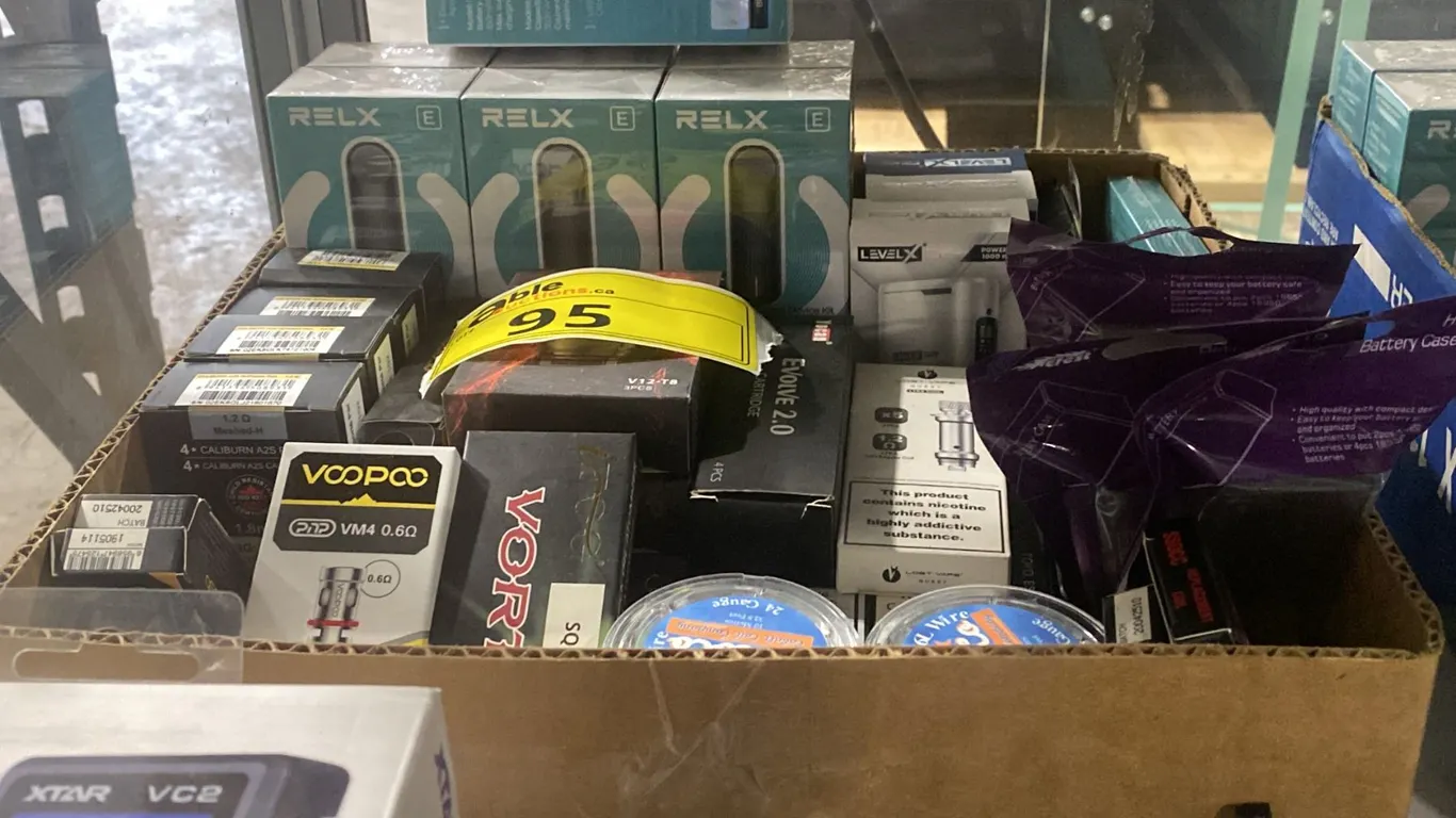 BOX OF ASSORTED VAPES & VAPING PRODUCTS