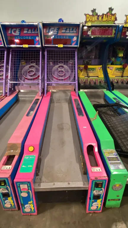 ICE BALL DIGITAL SCORE BOARD SKEE-BALL COMMERCIAL COIN OPERATED ARCADE REDEMPTION MACHINE