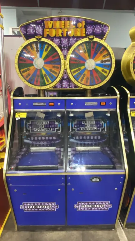 ICE GAMES WHEEL OF FORTUNE COMMERCIAL COIN OPERATED ARCADE TOKEN REDEMPTION MACHINE