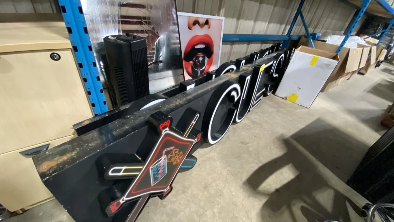 ASSORTED MIRRORS, FAN, GAMES & OUTDOOR ILLUMINATED SIGN