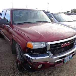 2005  GMC  Sierra 1500  4dr Crew Cab SLE 4WD SB