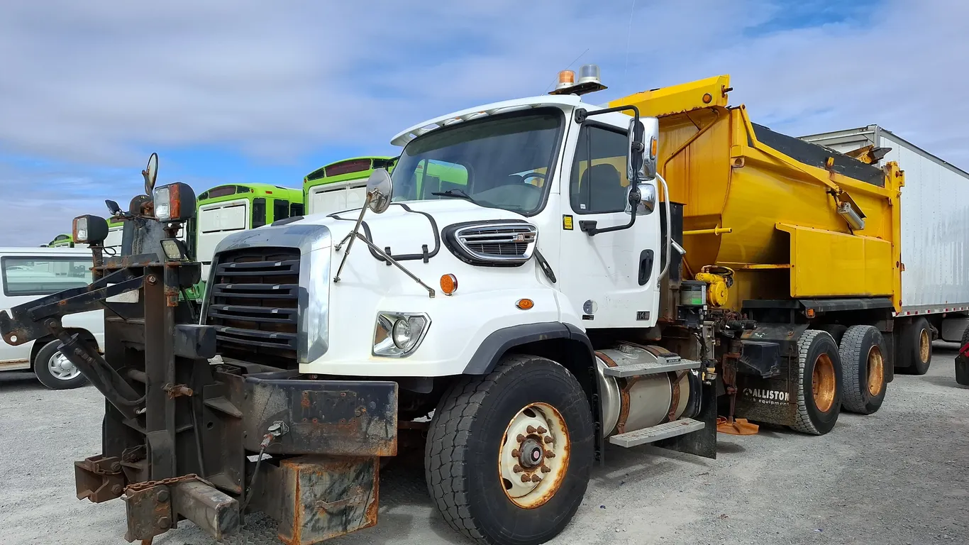Non-Operable 2014 Freightliner 114 SD T/A Sander Dump Truck