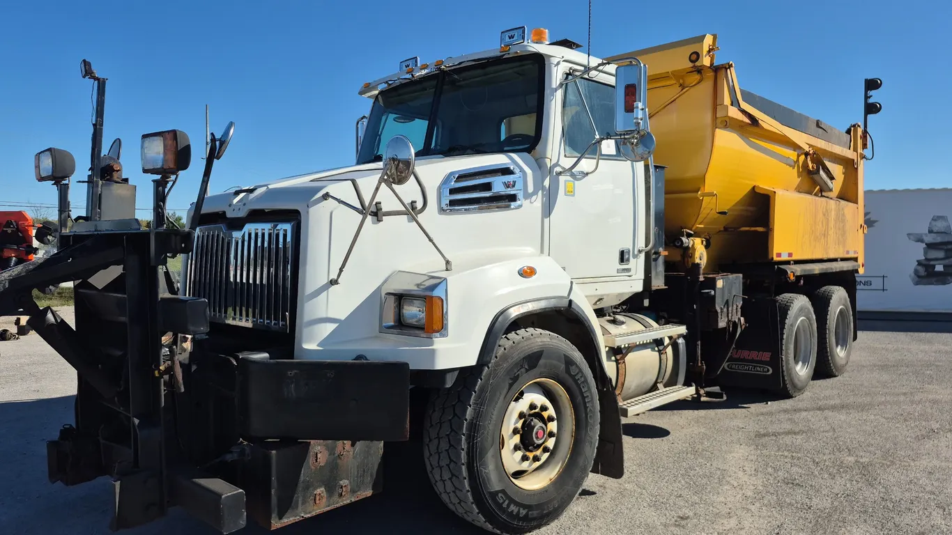 2013 Western Star 4700 SB T/A Sander Dump Truck