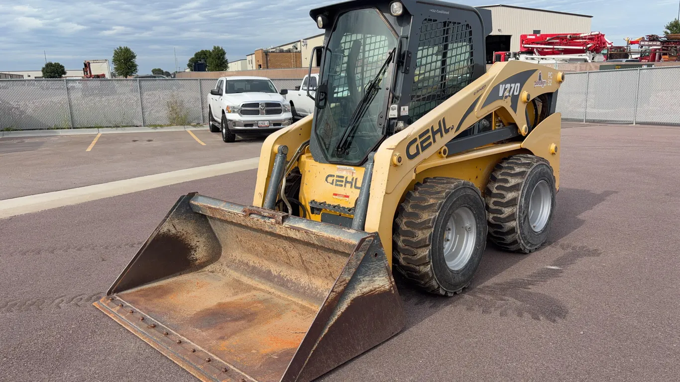 Gehl V270 Skid Steer