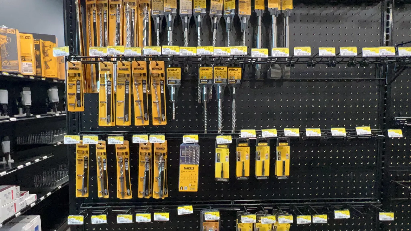 Assortment of DeWalt Rock Carbide, Diamond, and No Break Drill Bits